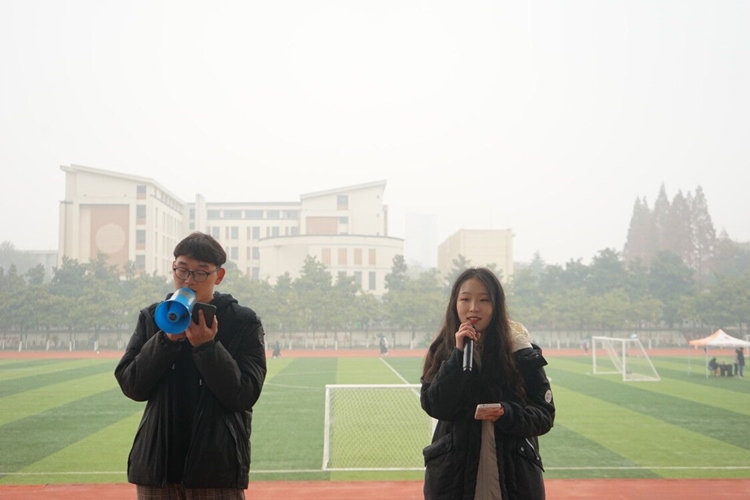 数学与统计学院举办第45届团委学生会素质拓展活动11.jpg